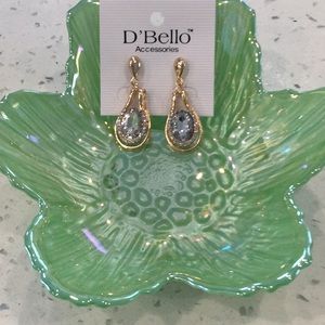 💃NWT Just Awesome Fun Crystal / Goldtone Pierced Style Lightweight Earrings 💃